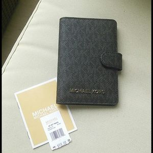 NWT Michael Kors Passport Holder